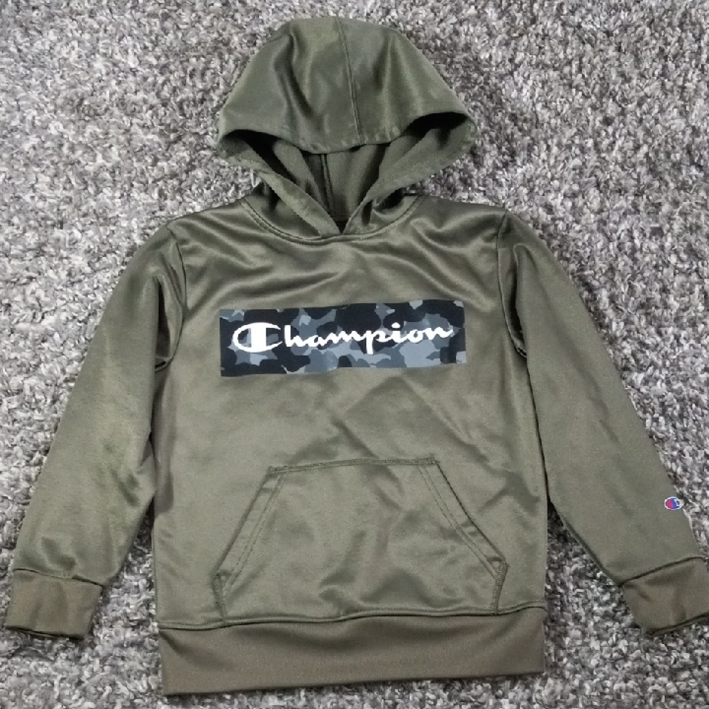 Champion Camouflage Olive Hoodie Size 7/8 Boys.